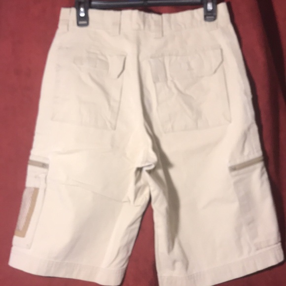 Gap Khakis, cargo shorts, size 28 - Picture 2 of 3
